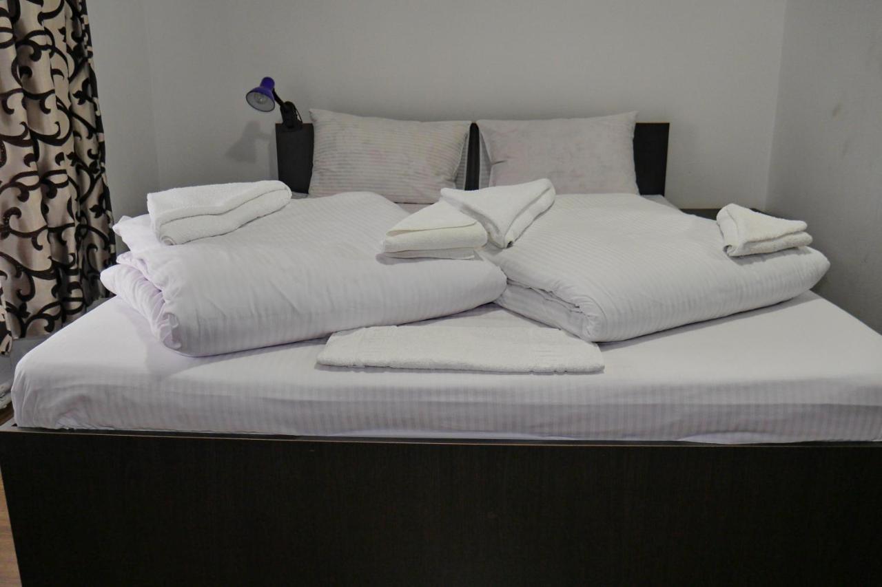Hotel Floare De Colt Berbesti Esterno foto