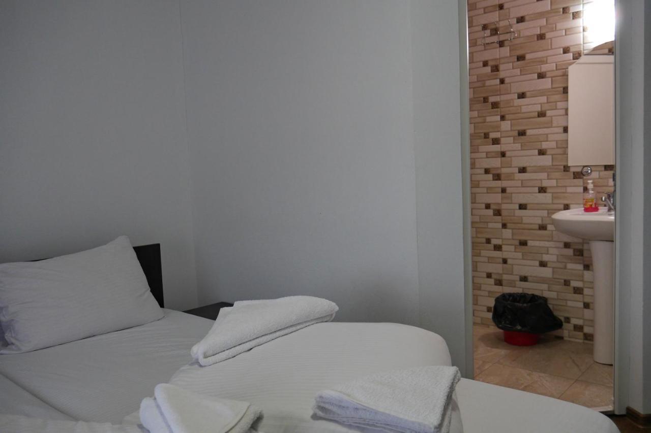 Hotel Floare De Colt Berbesti Esterno foto