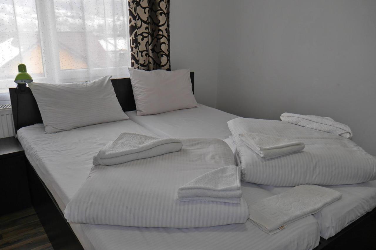 Hotel Floare De Colt Berbesti Esterno foto