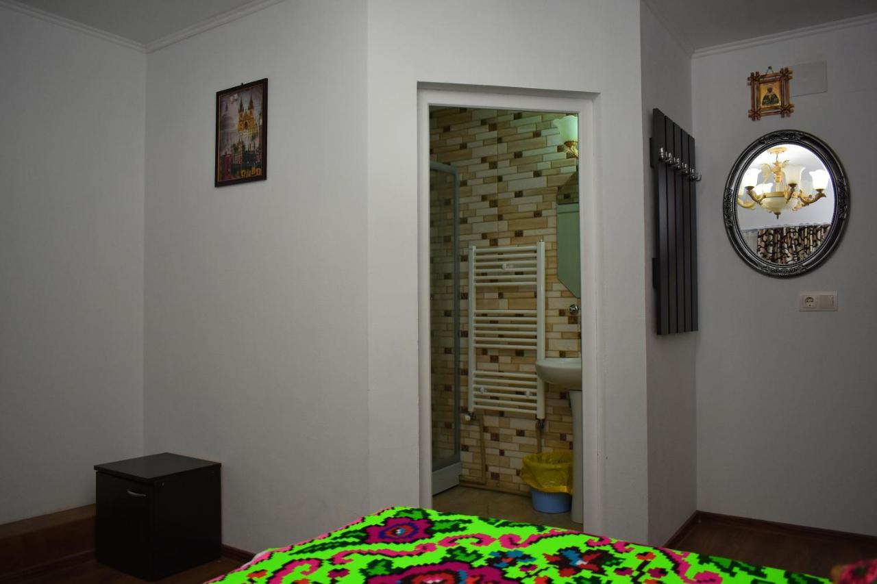 Hotel Floare De Colt Berbesti Esterno foto