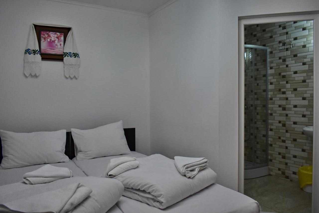 Hotel Floare De Colt Berbesti Esterno foto