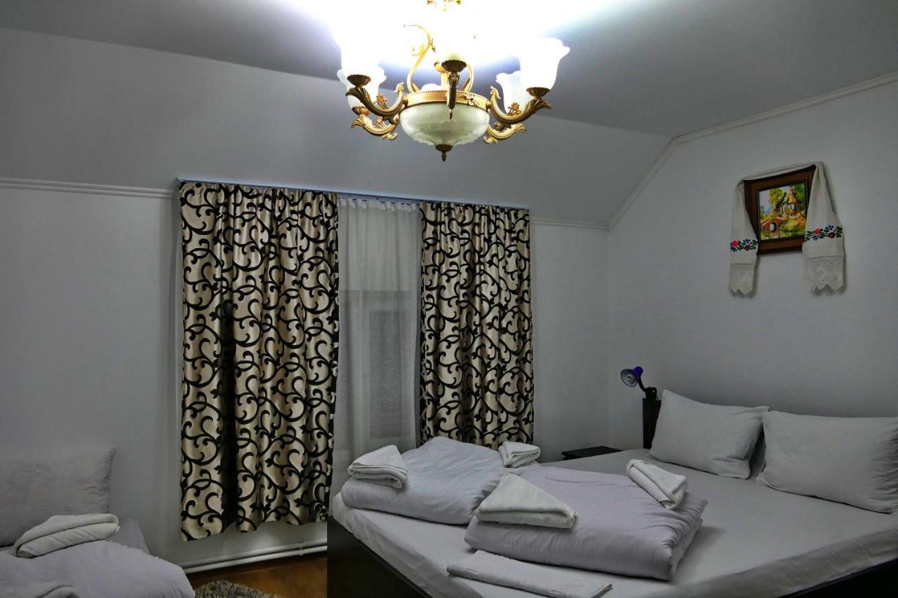 Hotel Floare De Colt Berbesti Esterno foto
